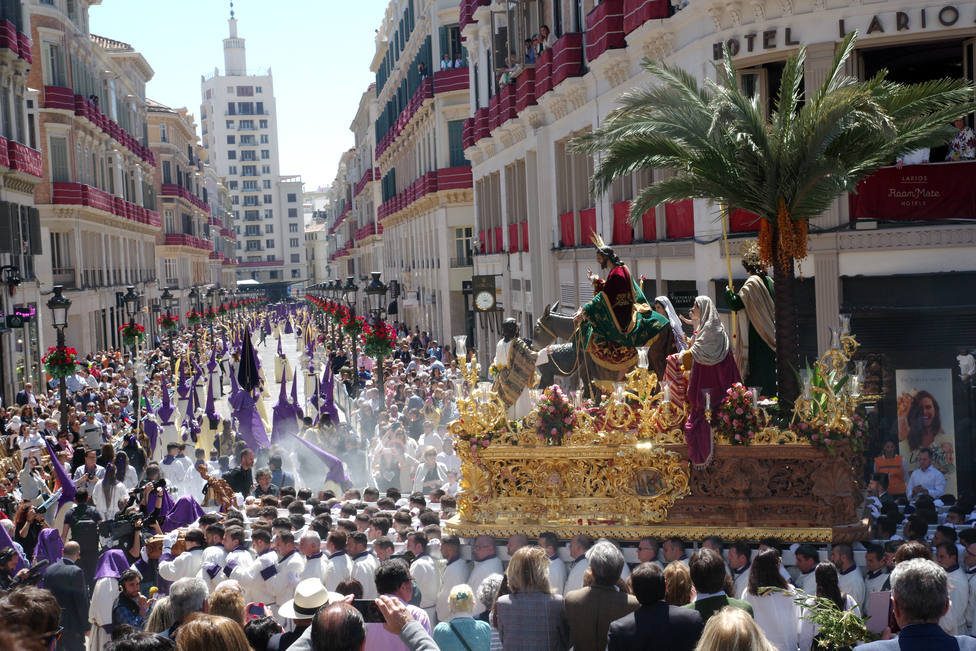 Procesión magna: tronos en la calle en Málaga entre las 13.30 y las 3.00 horas