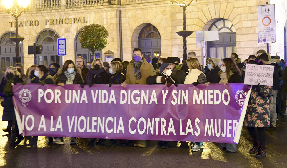 Manifestación con motivo del día Internacional contra la Violencia hacia las Mujeres en Burgos