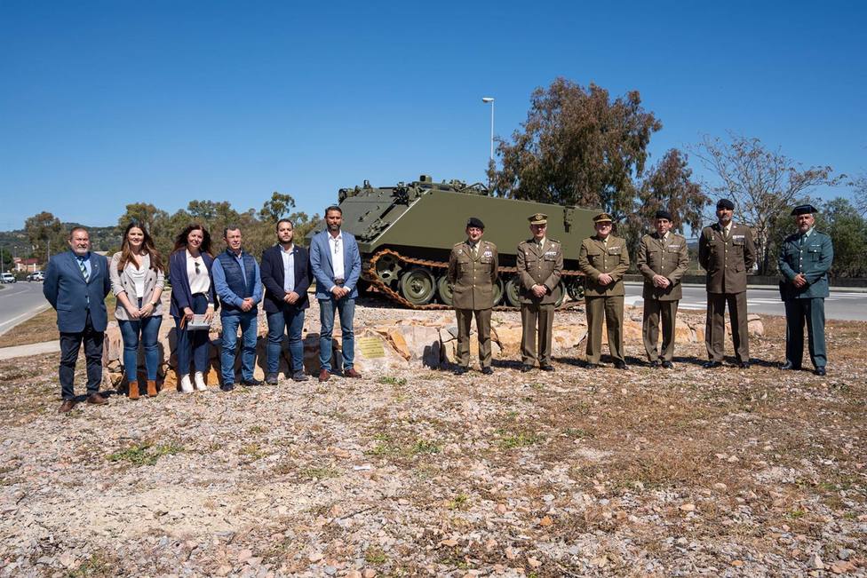 La BRI X entrega un TOA al Ayuntamiento de Obejo en nombre del Ejército de Tierra
