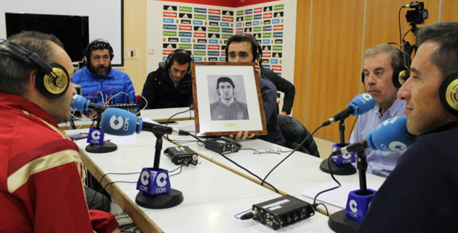 El cuadro de Raúl, al jugador que Iniesta superará en el próximo partido