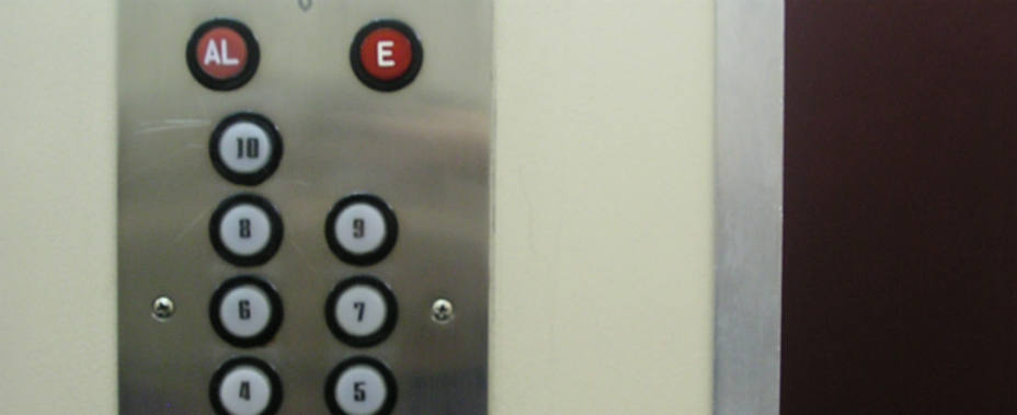 ¿De qué hablar si te encuentras con un vecino en el ascensor?