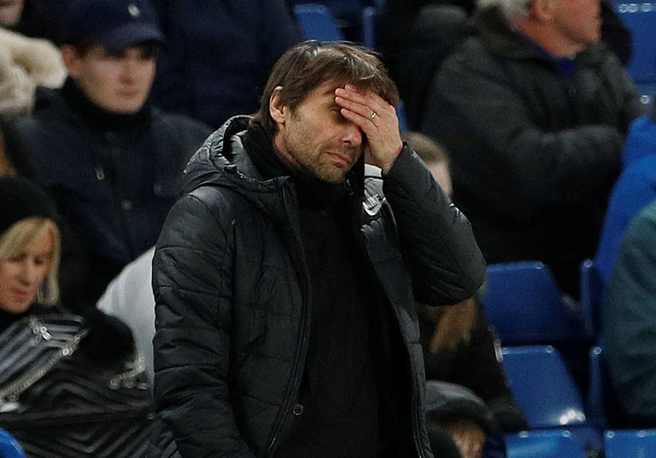 Conte se lamenta de la derrota del Chelsea (Reuters)