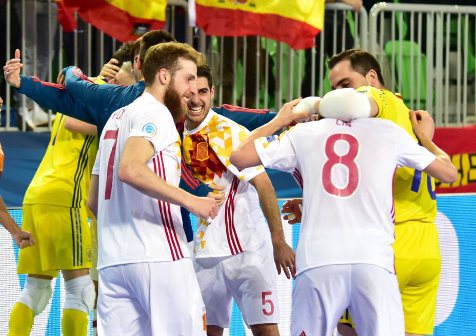 La selección española de fútbol sala celebra el pase a la final del Europeo en Eslovenia. EFE