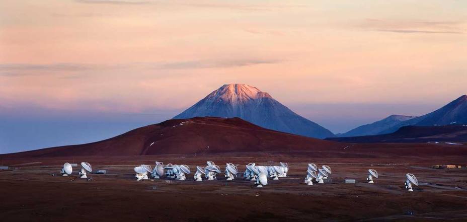 Observatorio ALMA, a 5000 m sobre el nivel del mar en el desierto de Atacama (Chile)