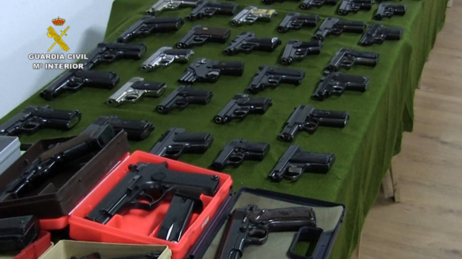 Incautadas más de 300 armas en una macrooperación de la Guardia Civil
