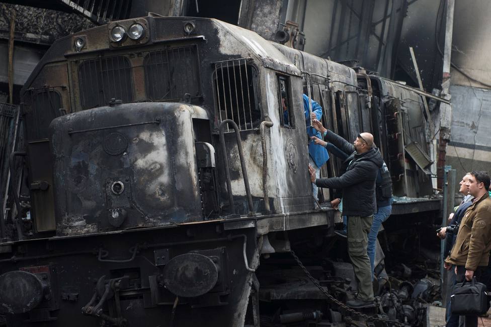 Al menos 10 muertos en un incendio en la estación central de El Cairo