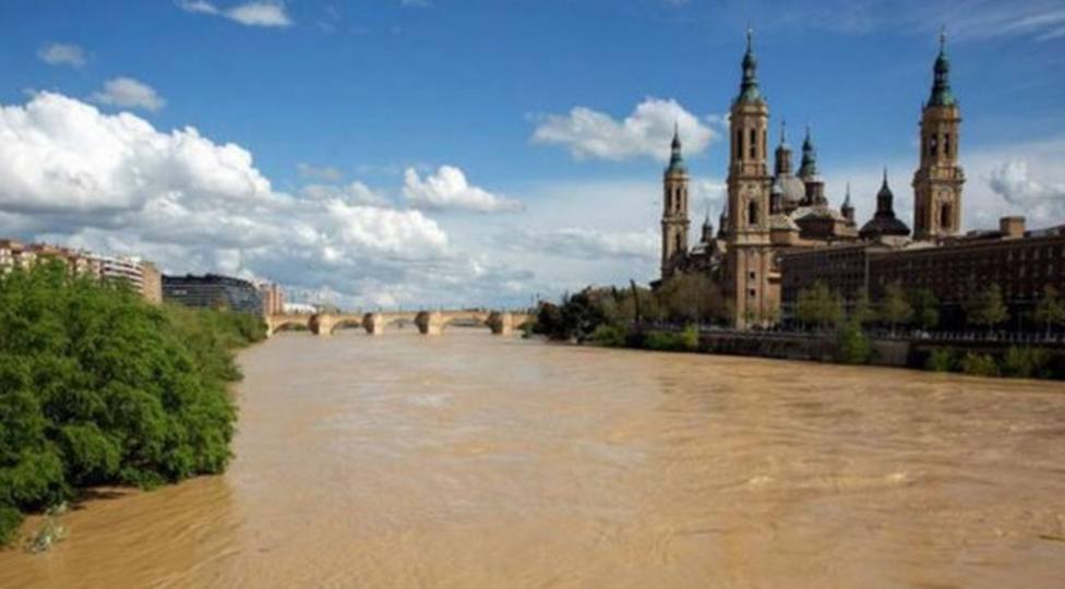 El Ebro a su paso por Zaragoza tras las últimas lluvias