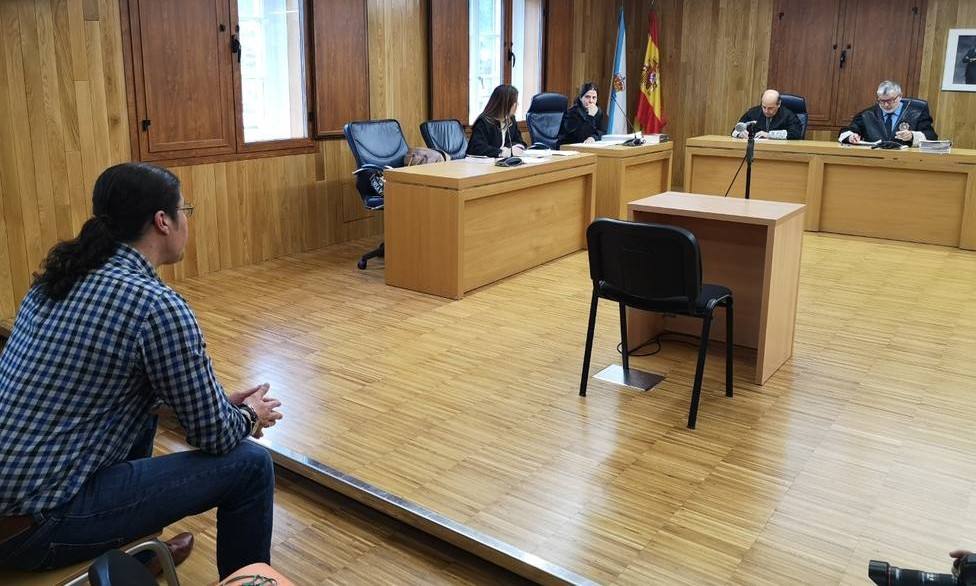 El acusado por intentar matar a su ex y a su hijo, prestando declaración en la Audiencia Provincial de Lugo