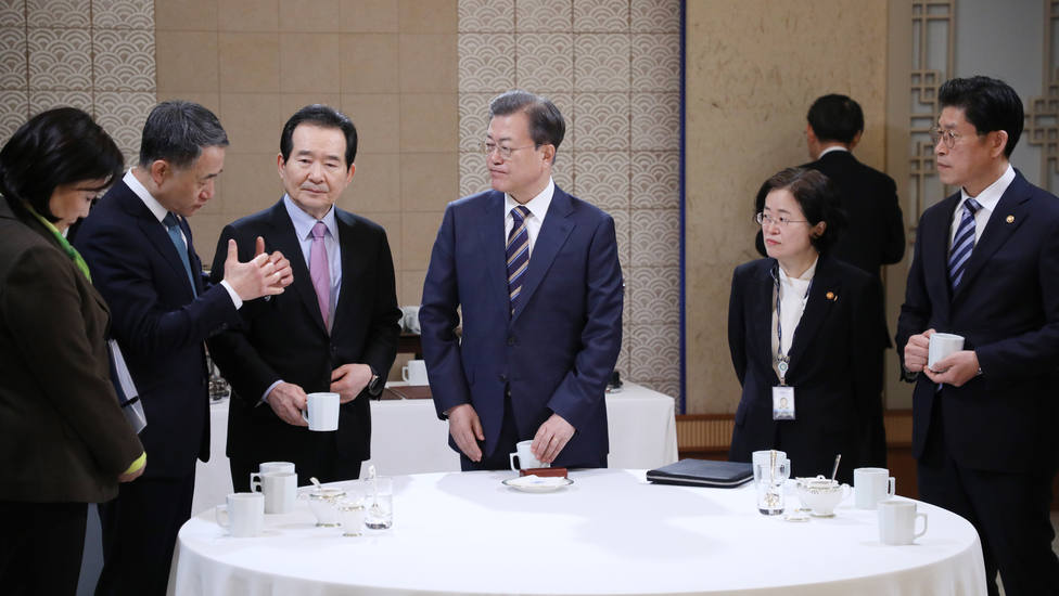 Corea del Sur ordena medidas especiales para afrontar la emergencia económica por el coronavirus
