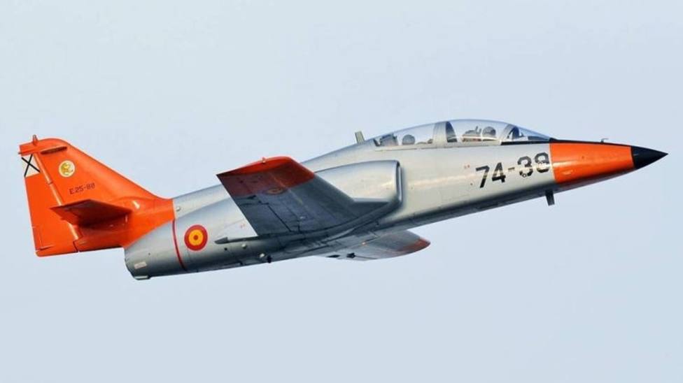 Un avión del Ejército del Aire se estrella frente a La Manga