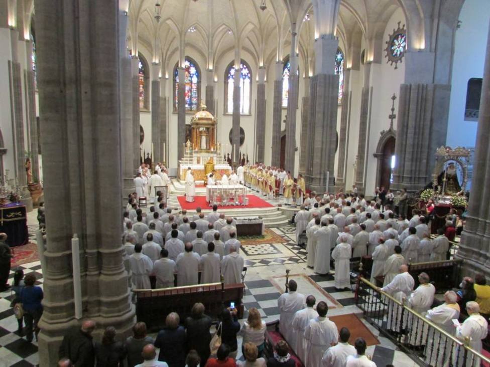 Misa Crismal en la Catedral de La Laguna (Semana Santa)