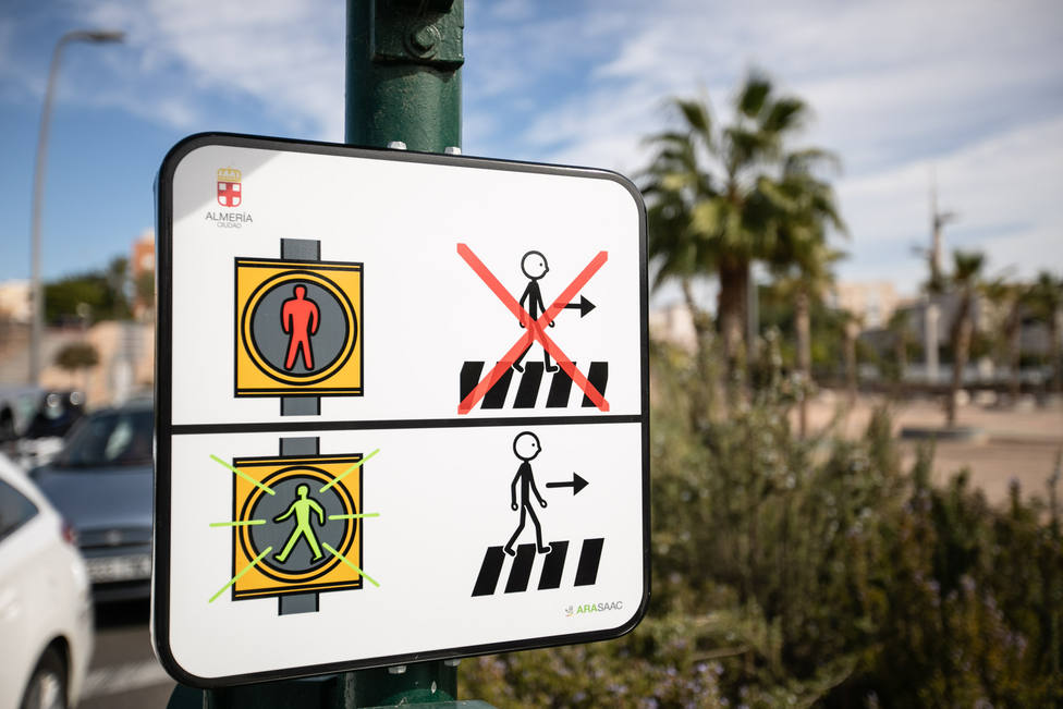 Almería instala semáforos con pictogramas para ayudar a niños con autismo