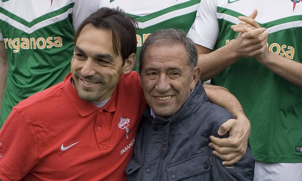Isidro Silveira, a la izquierda, con el entrenador Miguel Ángel Tena - FOTO: EFE / Kiko Delgado