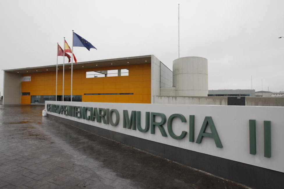 Aparecen dos presos muertos en la cárcel murciana de Campos del Río