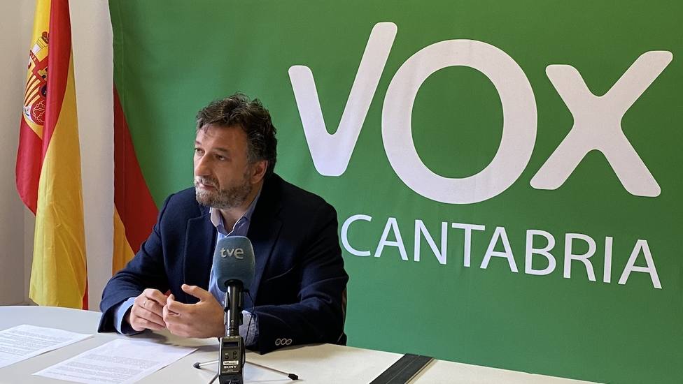 El PSOE de Cantabria rechaza apoyar una declaración de condena a los actos violentos contra Vox en Cataluña