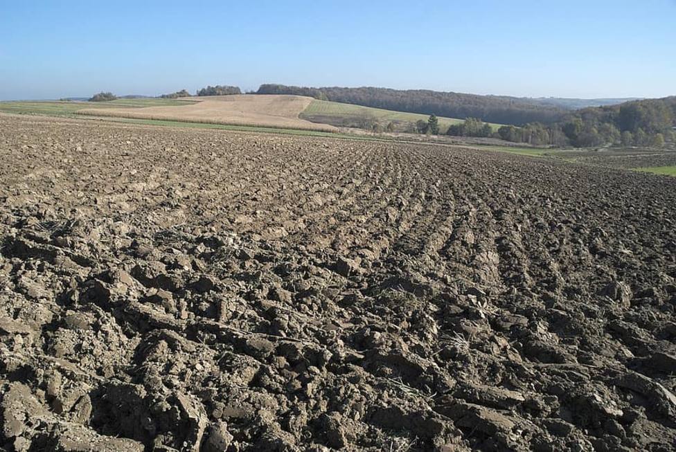 ctv-ux8-field-plowed-soil-earth-furrow-the-cultivation-of-tillage-landscape-field-crops