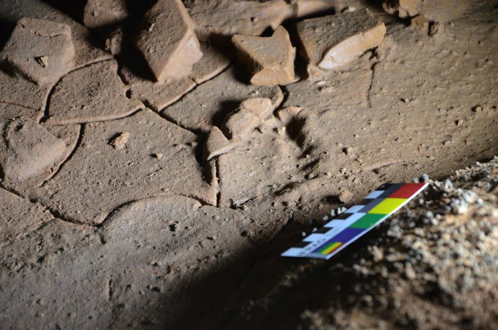 Hallan en la cueva de La Garma huellas de pies de niños de hace 16.500 años