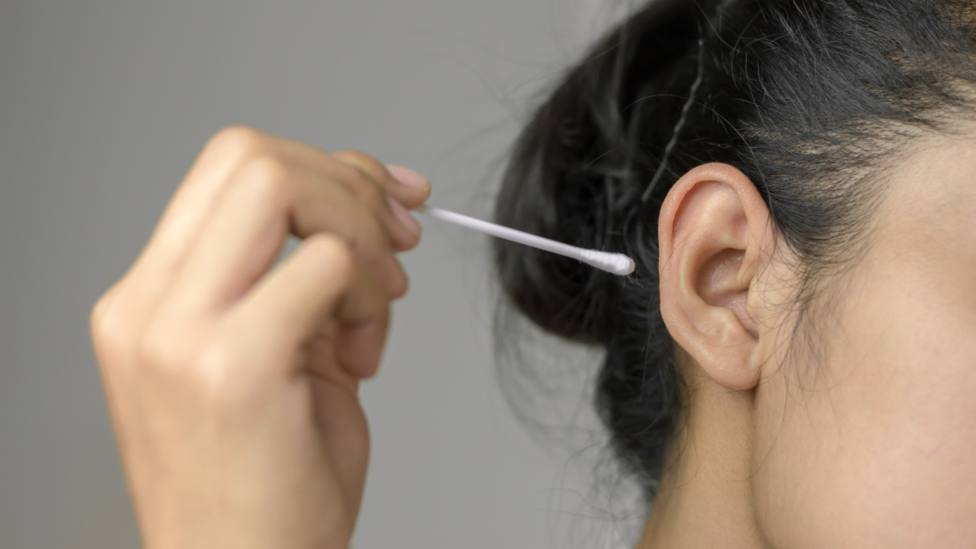 Es bueno utilizar bastoncillos a diario para limpiarse los oídos?