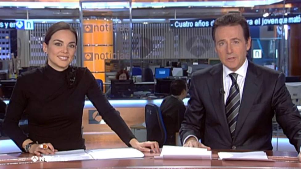 Mónica Carrillo y Matías Prats presentando Antena 3 Noticias