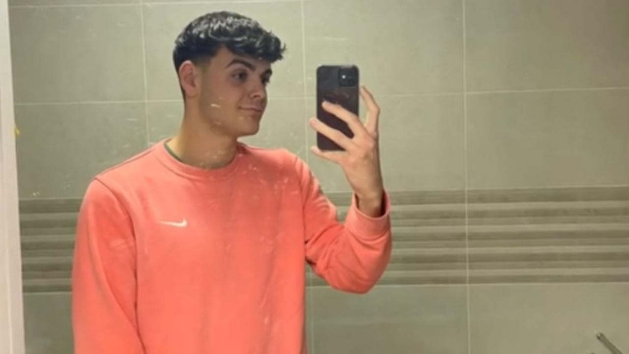Un joven de Málaga sube una foto frente al espejo y esta es la implacable respuesta de su madre