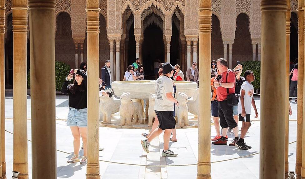 La Alhambra prevé alcanzar este verano los 760.000 visitantes tras un junio de lleno total