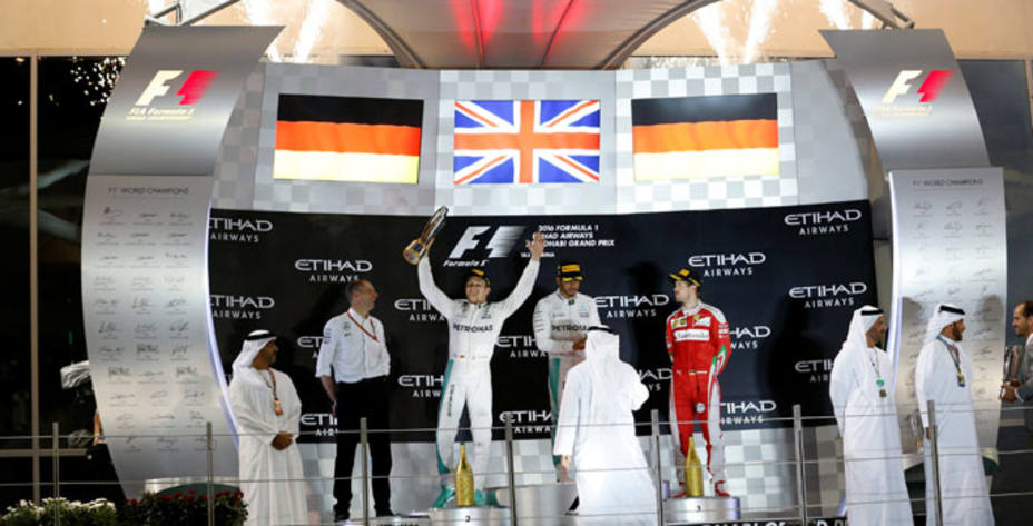 Podio del GP de Abu Dabi: Rosberg (2º), Hamilton (1º) y Vettel (3º). Reuters.