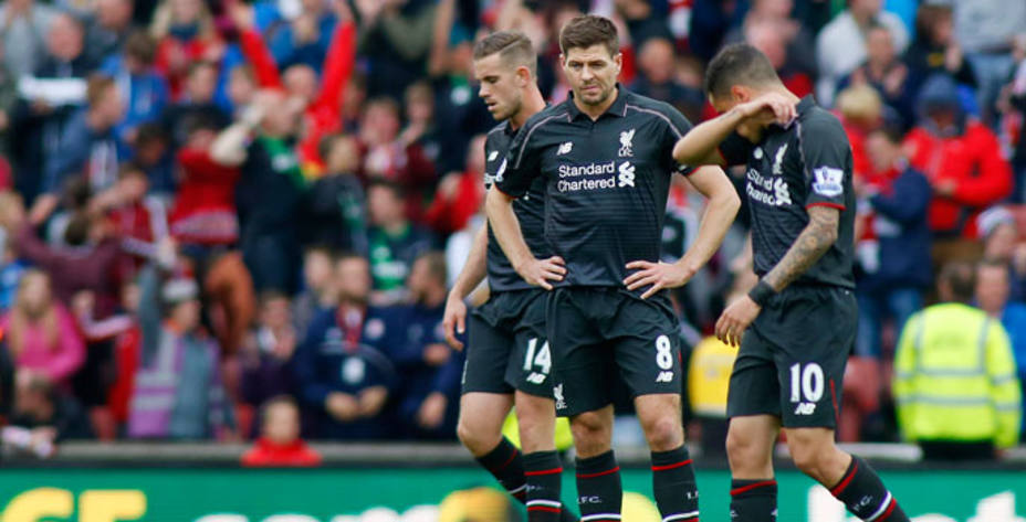 Steven Gerrard se despidió de la Premier marcando el único gol del Liverpool. Reuters.