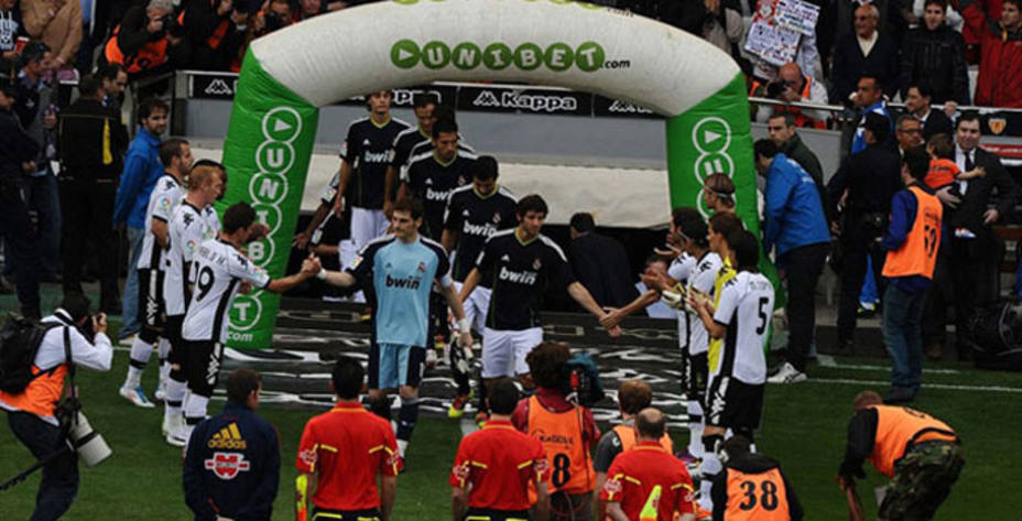 El Valencia ya hizo pasillo al Madrid en 2011 tras ganar los blancos la Copa del Rey.