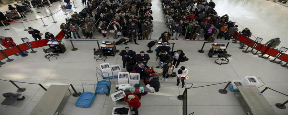 Cientos de personas se han quedado atrapadas en las últimas horas en el aeropuerto neoyorquino, JFK. EFE