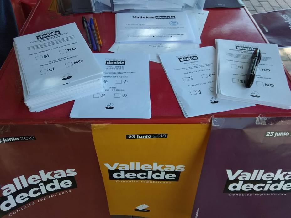 Una mesa electoral en Vallecas en la consulta sobre la monarquía.