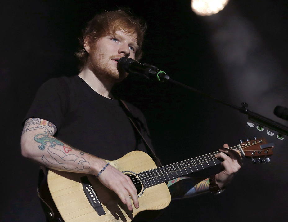 Ed Sheeran detiene su concierto en Cardiff en dos ocasiones para ir al baño