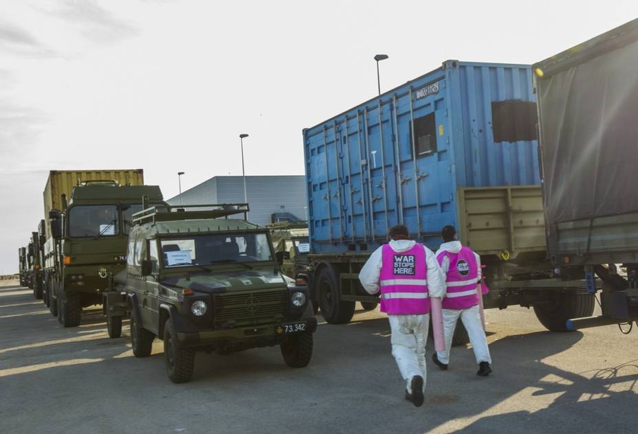 Imponen multas de 601 euros a antimilitaristas que bloquearon en Sagunto unos tanques de unas maniobras de la OTAN