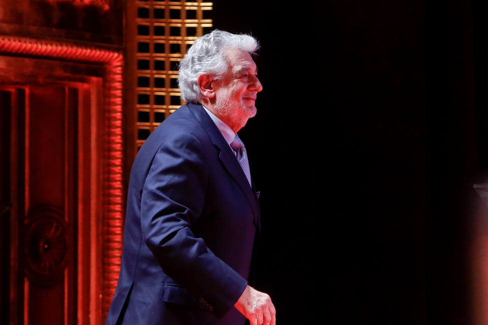 Plácido Domingo recibe una cálida ovación durante un recital en Moscú, donde interpretó Bésame mucho entre otros temas