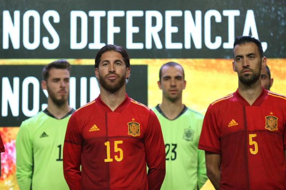 Los internacionales españoles presentan la camiseta de la Eurocopa 2020