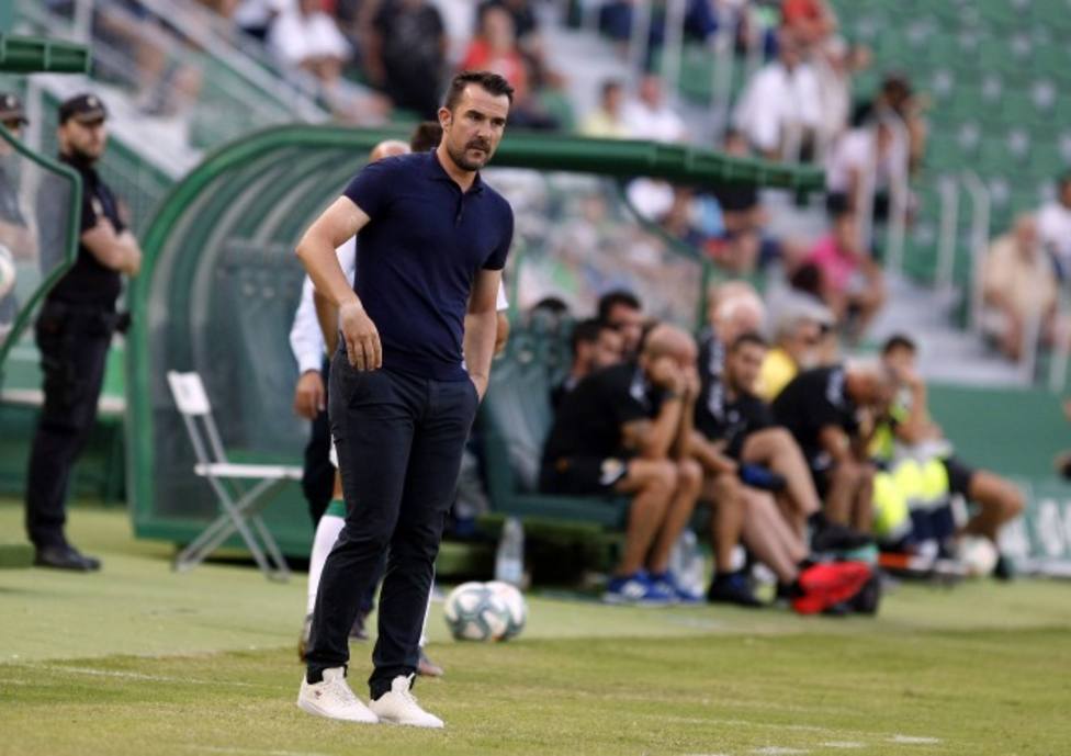 El Tenerife destituye a su entrenador López Garai tras el empate contra el Cádiz