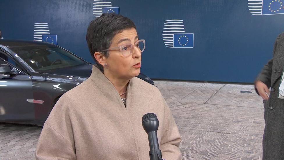 La ministra de Exteriores viajará a Canarias para informar a su presidente de sus reuniones en Marruecos