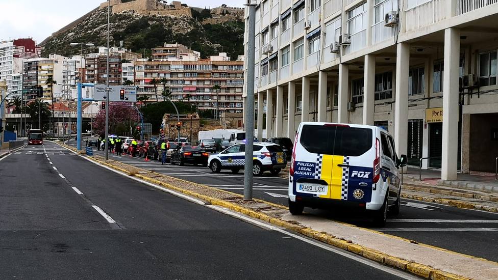 Un control policial en Alicante