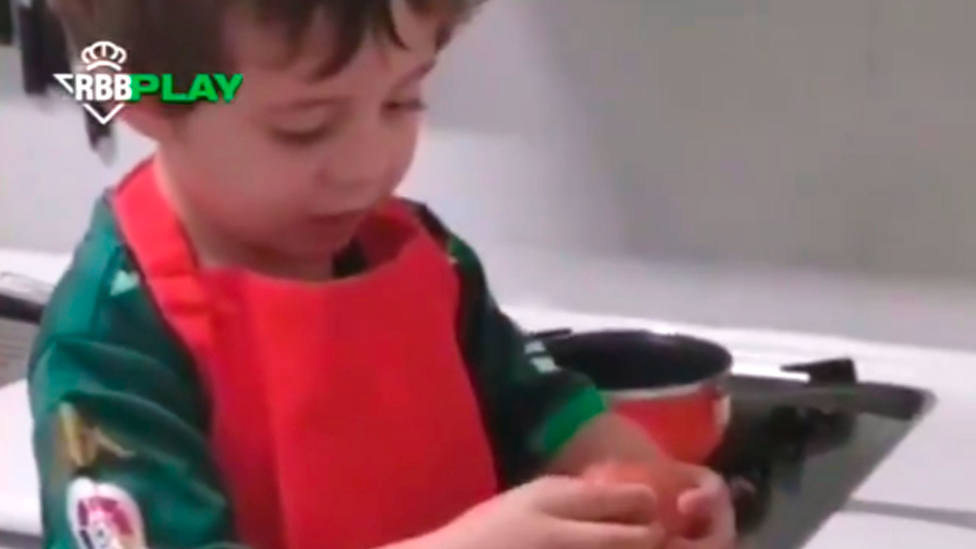 Daniel, el pequeño aficionado al Real Betis y su receta de torrijas