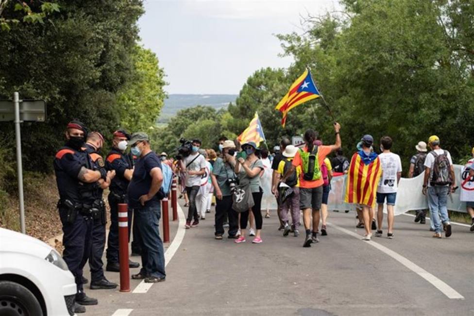 Unas 300 personas se concentran en Girona para protestar contra la monarquía