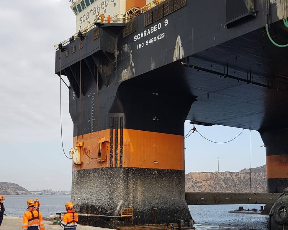 El Puerto de Cartagena acoge un dispositivo especial para el atraque de una plataforma offshore en Escombreras