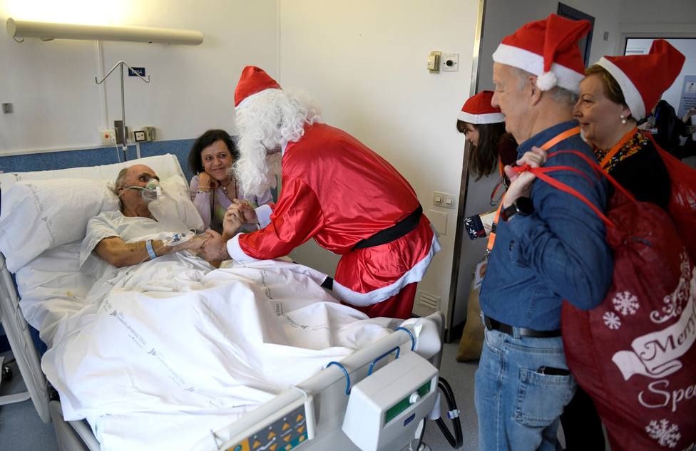 La Asociación Benéfica Geriátrica reparte por Navidad 1.500 regalos a mayores en 12 hospitales de Madrid