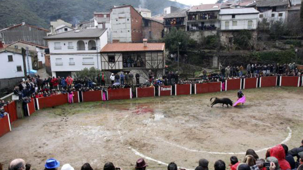 La peculiar plaza de toros de Valero de la Sierra se queda este año sin festival taurino