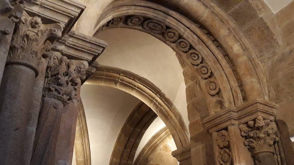 Obras de restauración de la escalinata y reja de la fachada del Obradoiro y cripta del Pórtico de la Gloria