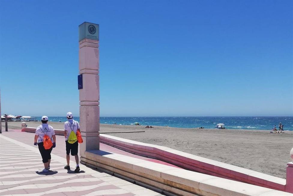 Almería prohíbe las hogueras, barbacoas y botellones en las playas por San Juan