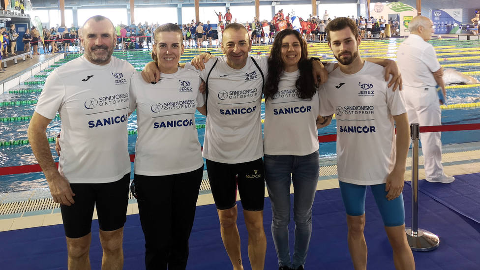 Los nadadores Ricardo González y Maribel Cañadas se proclaman dobles campeones de Andalucía máster