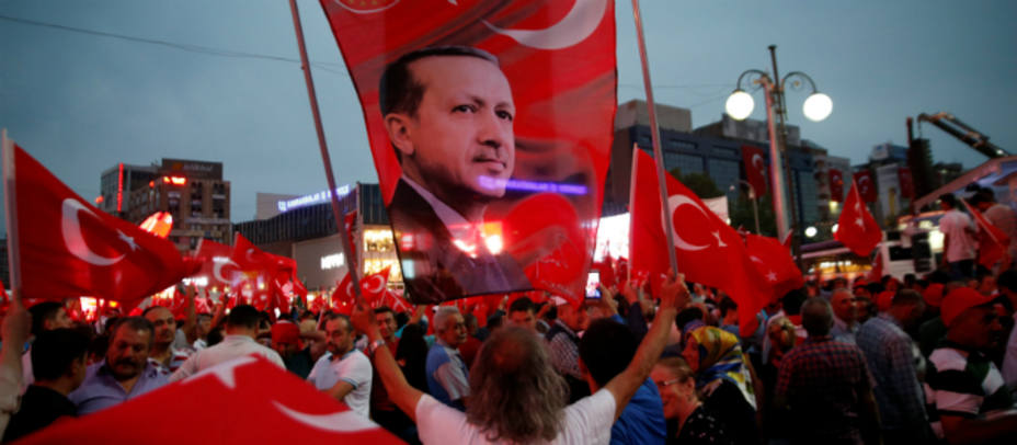 Simpatizantes de Erdogan en las calles de Ankara. REUTERS