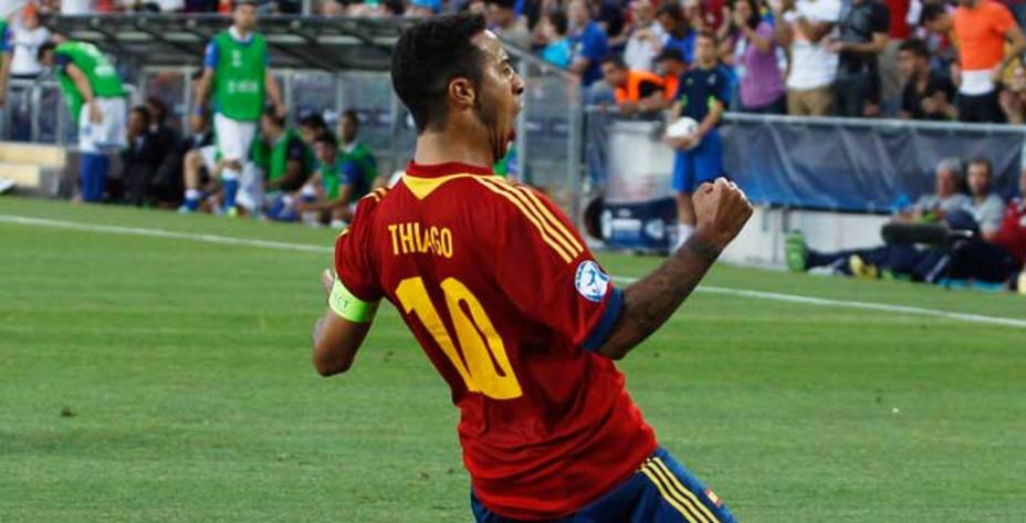 Thiago celebra uno de sus goles ante Italia (Reuters)