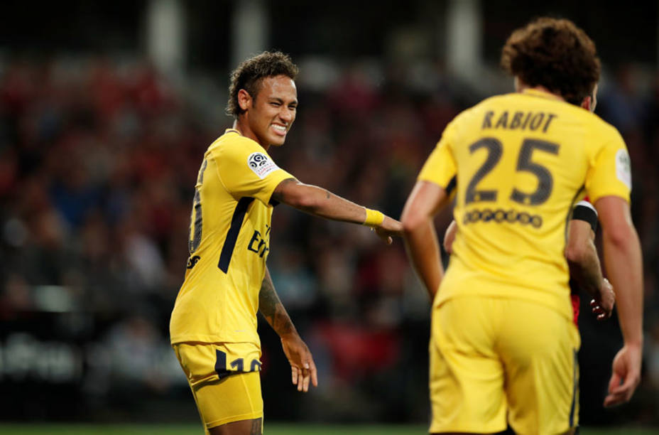 Neymar celebra el gol con Rabiot