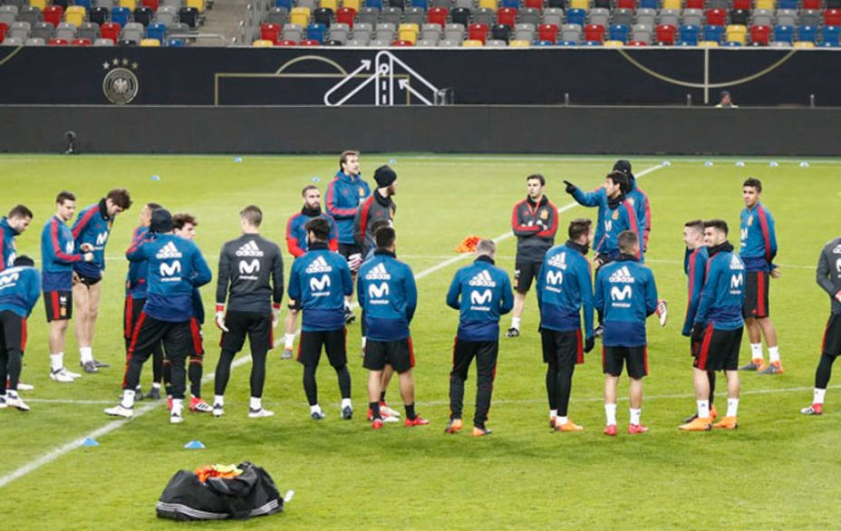 España trabaja en el Split Arena de Dusseldorf el día antes de enfrentarse a Alemania (FOTO: SeFutbol)