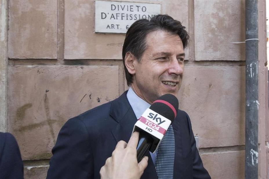 Conte jura su cargo como nuevo primer ministro de Italia